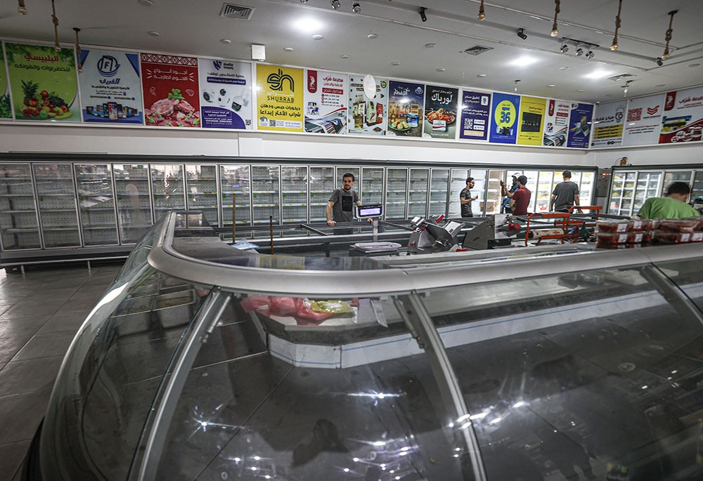 İşte Gazze'deki gıda sıkıntısının temel örneği! Raflar bomboş!