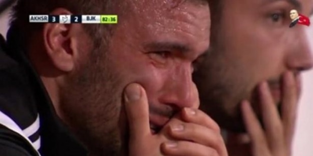 İşte gözyaşlarını tutamayan futbolcular - FOTO