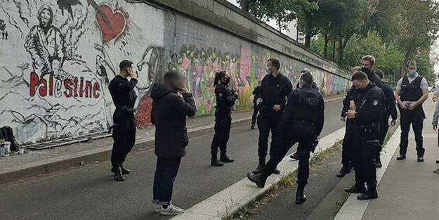 İşte ikiyüzlü Fransa'nın özgürlük anlayışı! Filistin'e destek veren duvar resmi sanatçılarına gözaltı