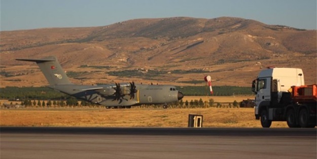 İşte iş makineleriyle kalkışı engellenen F-4'ler