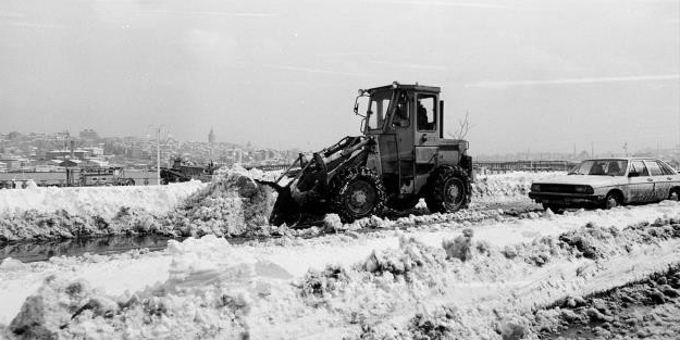 İşte İstanbul'un kara gömüldüğü 1987 kışından görüntüler