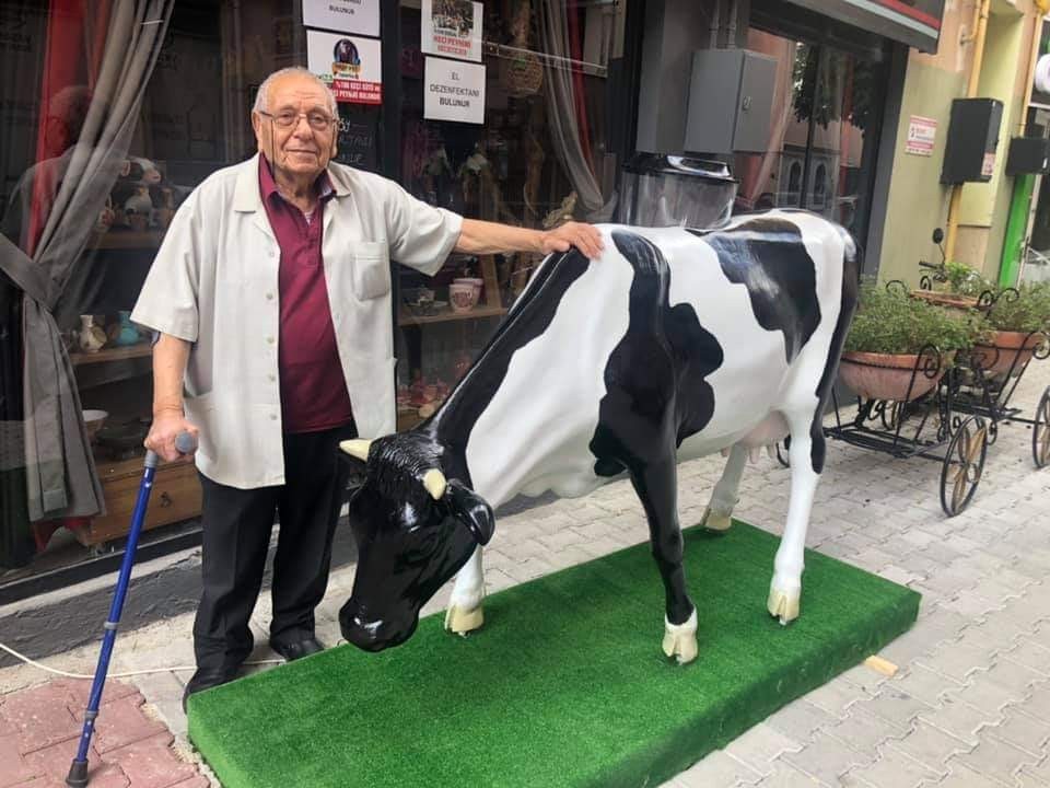 İşte Kadın Kooperatifinden 3 boyutlu inek heykeli 