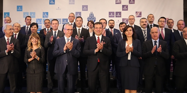 İşte kadrolaşmanın kralı! Maske indi, boya döküldü