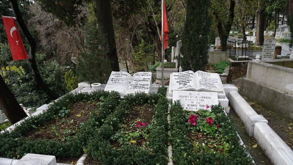 İşte kahraman paşanın kabri! Sürekli Türk bayrağı dalgalanıyor...