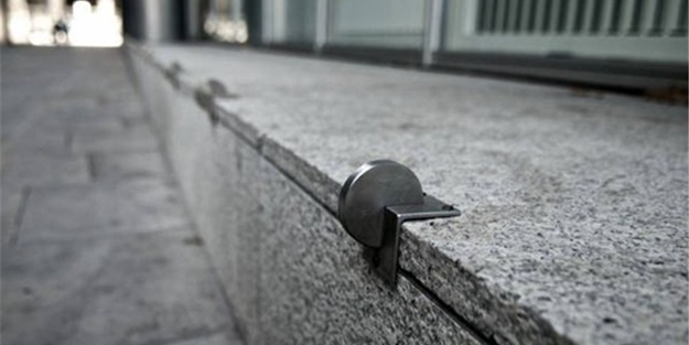 İşte kaldırımlardaki metallerin sırrı! - FOTO