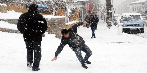 İşte karda düşmeden yürümenin püf noktaları...