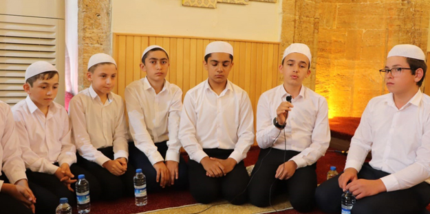 İşte Kuran bülbülleri: Ağzınıza sağlık inşallah... Hafızlar Kur'an ziyafeti sundu