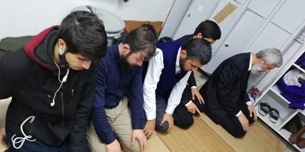 İşte Kuytul ve ekibinin namaz riyakarlığı!
