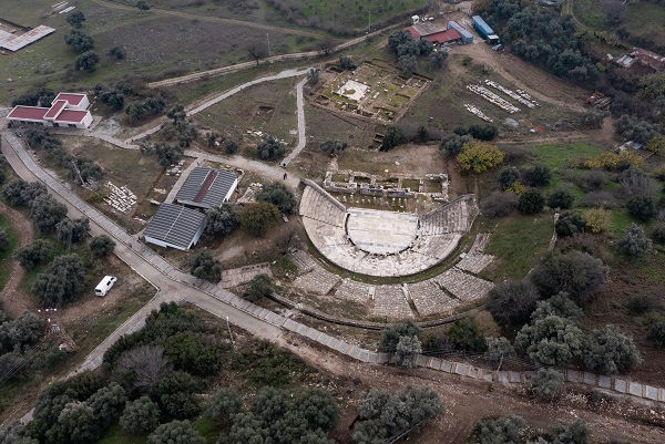 İşte Metropolis Antik Kenti'ndeki çalışmalar