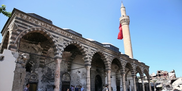 İşte PKK'lıların yaktığı caminin son hali