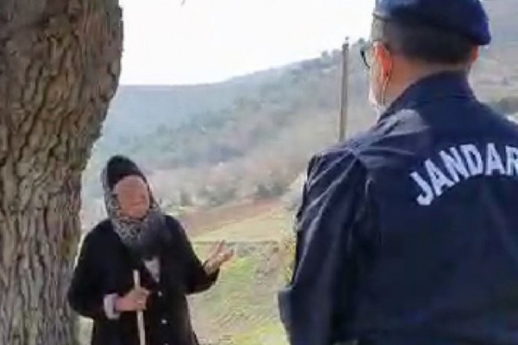 İşte şanlı Türk Ordusu'nun yaşlılara saygısı! Jandarma Ümmü Anne’sini böyle uyardı