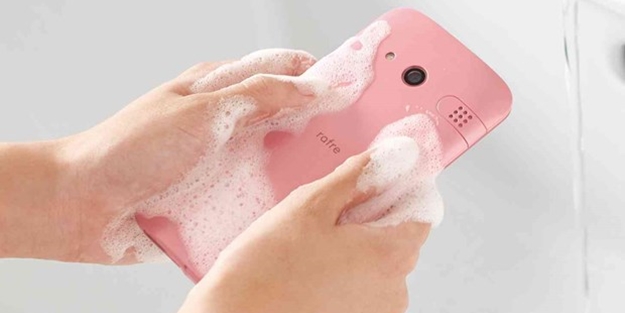 İşte suya ve sabuna dayanıklı akıllı telefon
