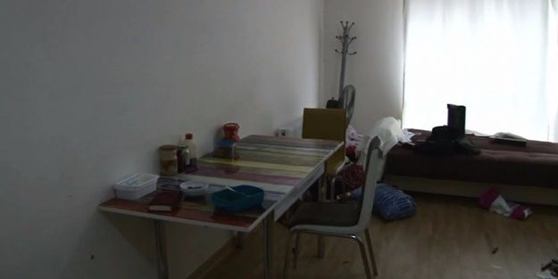 İşte teröristin kaldığı evden çıkanlar...