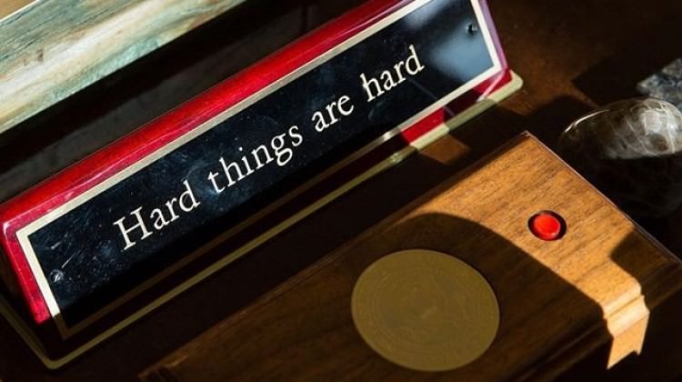 İşte Başkan Trump’ın masasındaki o düğme ve bir not!