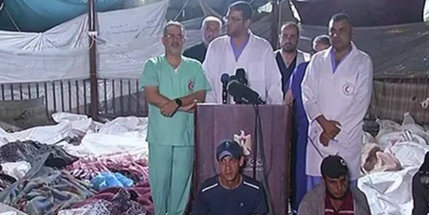 İşte yaşanan vahşetin boyutu! Filistinli doktor hastanede ölen sivillerin arasında basın açıklaması yaptı