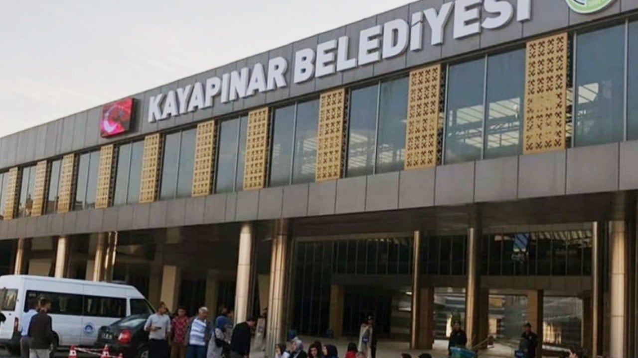 İşten attıkları emekçilerle alay ettiler: Kayapınar ilçe belediyesinde skandal...