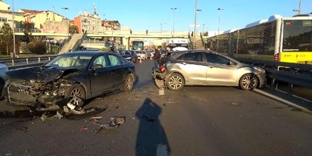 İşten çıkacaklar dikkat! İstanbul'da trafiği kilitleyen kaza
