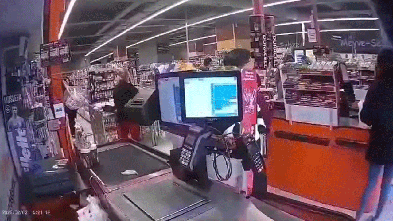 İşten çıkarıldı, ortalığı birbirine kattı