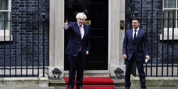 İstifa eden Boris Johnson'dan Zelenskiy'e övgü!