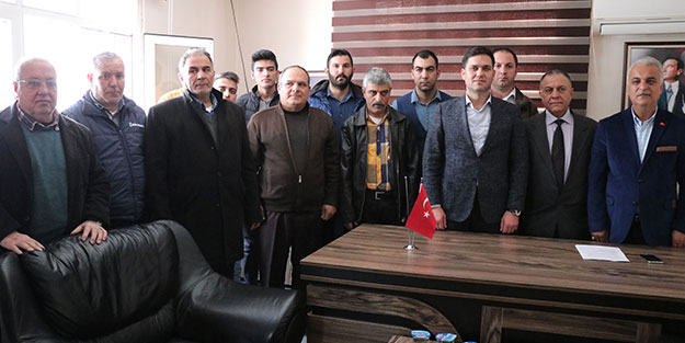 İstifa eden İP'liler törenle MHP'ye geçti