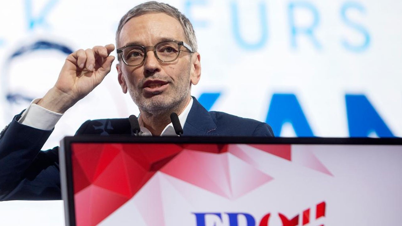  İstifa kararını ilan eden Avusturya Başbakanı aşırı sağcı FPÖ görüşme kararı aldı!