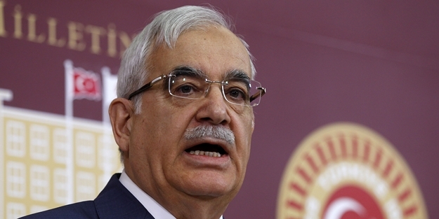 İstifa etti, gitmedi AK Parti gönderiyor