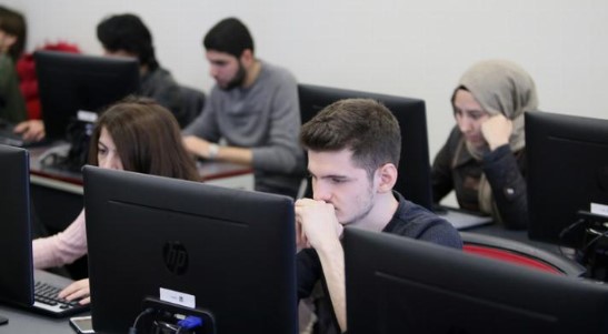 İstihdamda günden güne düşüş: Yapay zeka bu mesleği yemeğe başladı!