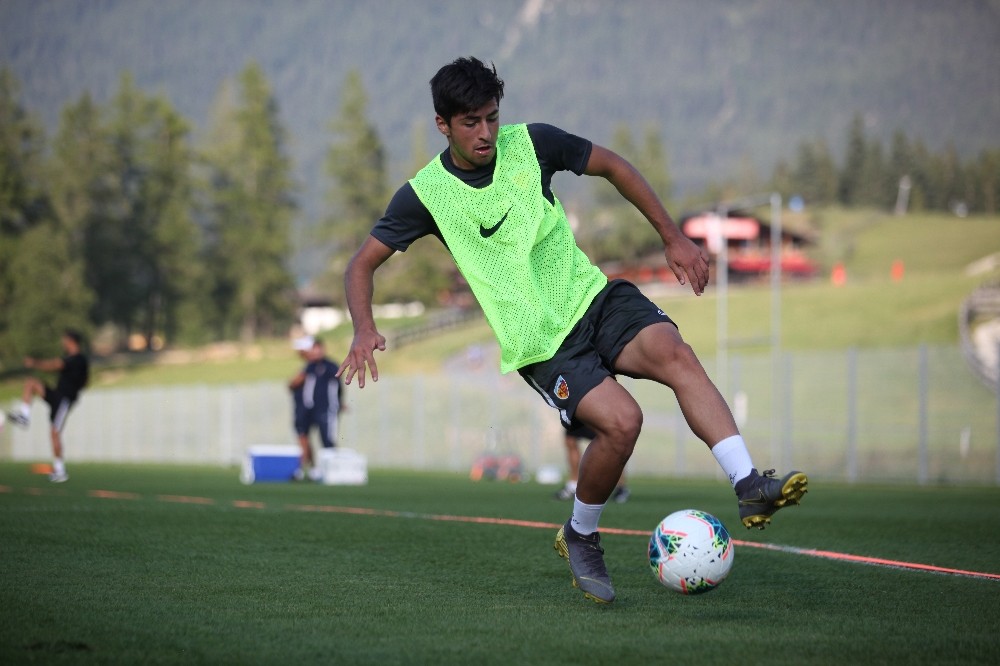 İstikbal Mobilya Kayserispor’da genç futbolcu Nurettin göz dolduruyor 