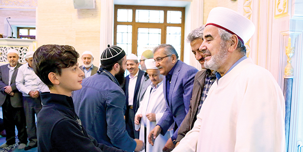 İstikbalimiz namaza koşan gençlerde