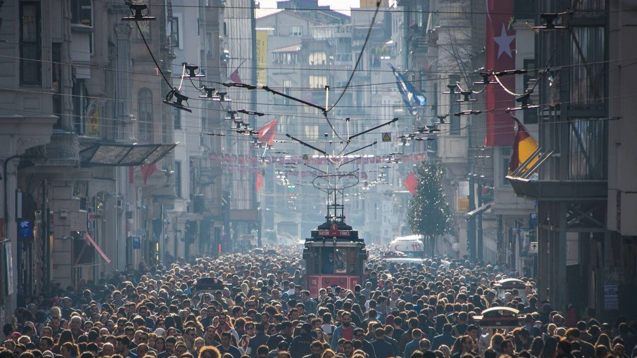İstiklal Caddesi rekor kırdı! Provokatörlerin gözü yaşlı
