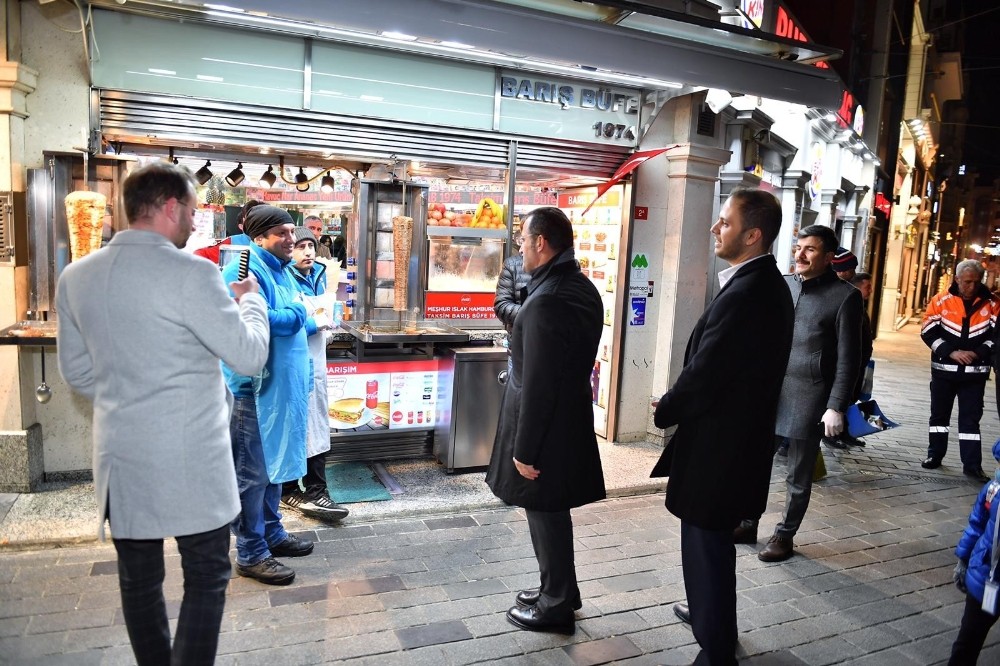İstiklal Caddesi’nde işletmelerde korona virüs denetimi 