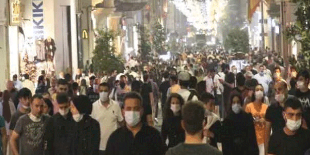 İstiklal Caddesi'nde koronavirüs kuralları unutuldu