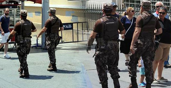 İstiklal Caddesi'nde Özel harekatçılar devriyeye başladı