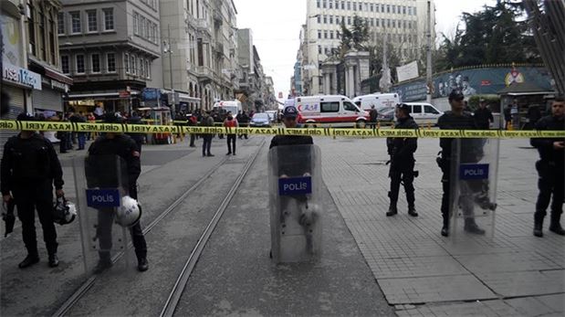 İstiklal Caddesi'nde temizlik başladı