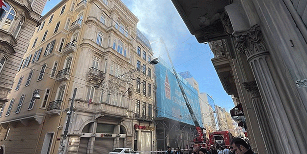 İstiklal Caddesi’nde yangın! Tramvay seferleri durduruldu
