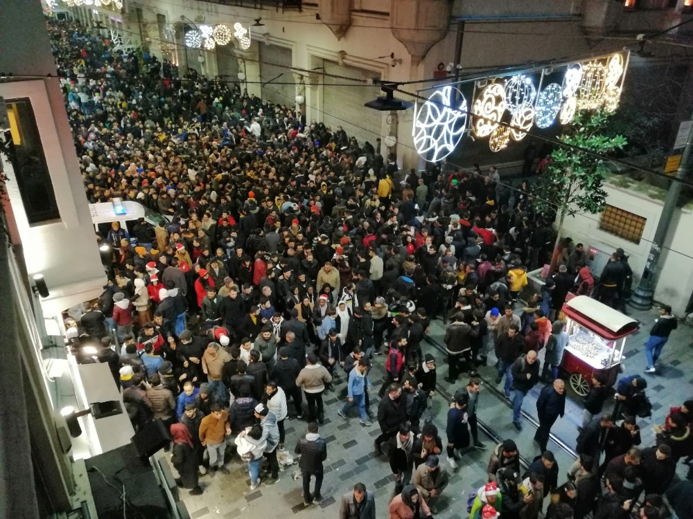 İstiklal Caddesi’nde yılbaşı yoğunluğu 