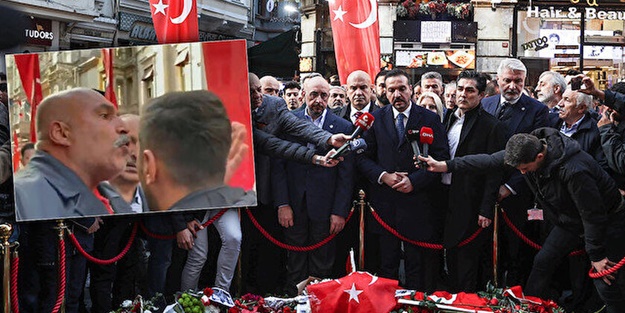 İstiklal Caddesi'ne çiçek bırakırken gülüştüler! İYİ Partililere vatandaştan tepki: Utanın be