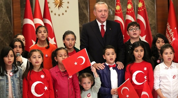 İstiklal Marşı saat kaçta okunacak? Bu akşam balkonlarda İstiklal Marşı okunacak mı?