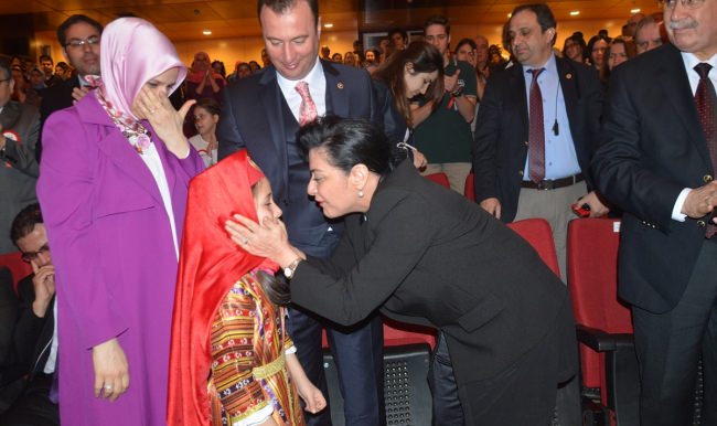 İstiklal Marşı'nı gözyaşları içinde okudu