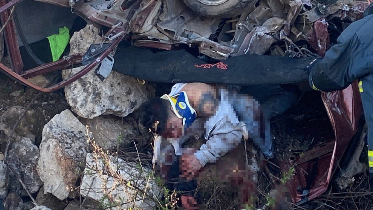 İstinat duvarına çarpan Tofaş hurdaya döndü: Araçta sıkışan genç güçlükle kurtarıldı!