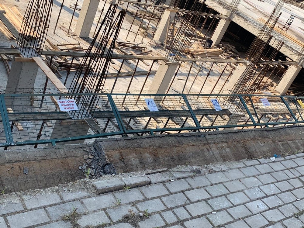 İstinat duvarının altında can verdi 