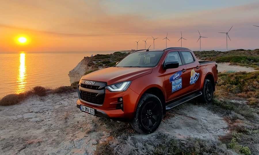 Isuzu D-Max Ege’de kuzeyden güneye rüzgârın rotası ile ilerliyor