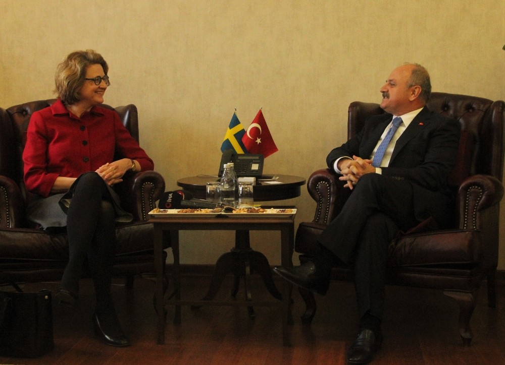 İsveç Büyükelçisi Hellgren’den Vali Çakacak’ı ziyaret etti 