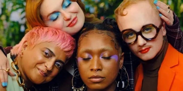 İsveç markası HM’den LGBT rezaleti!