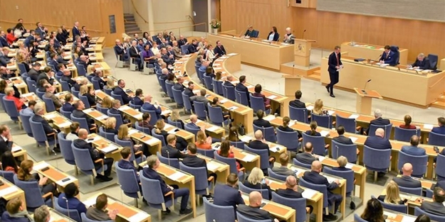 İsveç parlamentosunda NATO üyeliği tartışması