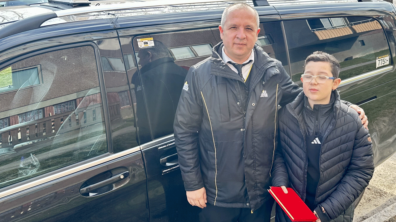 İsveç Türk baba ile oğlunu konuşuyor: Kahraman ilan edildiler