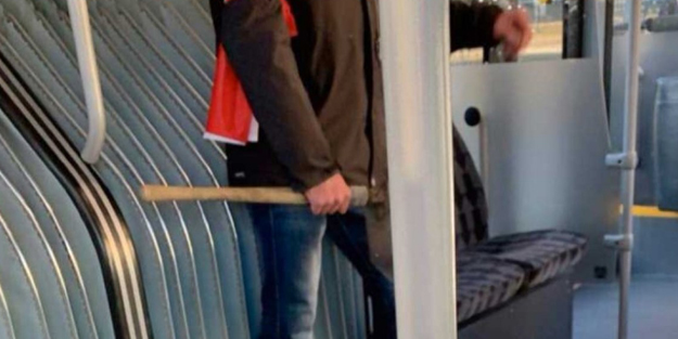 İsveç'te baltalı bir kişi Müslümanları ölümle tehdit etti