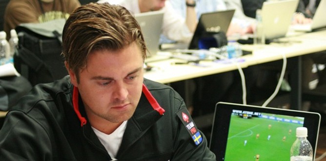 Ünlü poker yıldızı Müslüman oldu