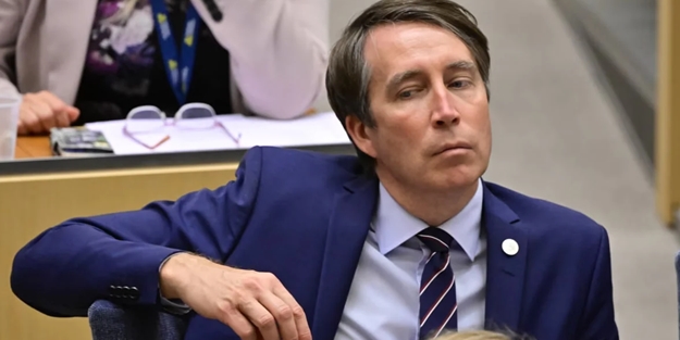 İsveçli siyasetçiden alçak sözler: Türkiye üzülüyorsa 100 Kur'an daha yakın