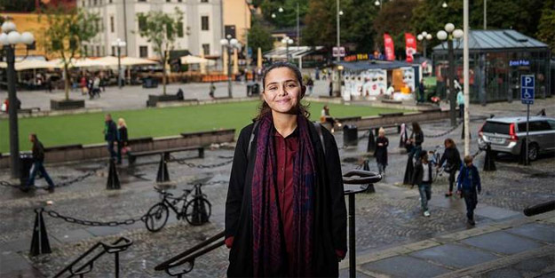 Baskı sürüyor; bir Müslüman daha istifa etti!